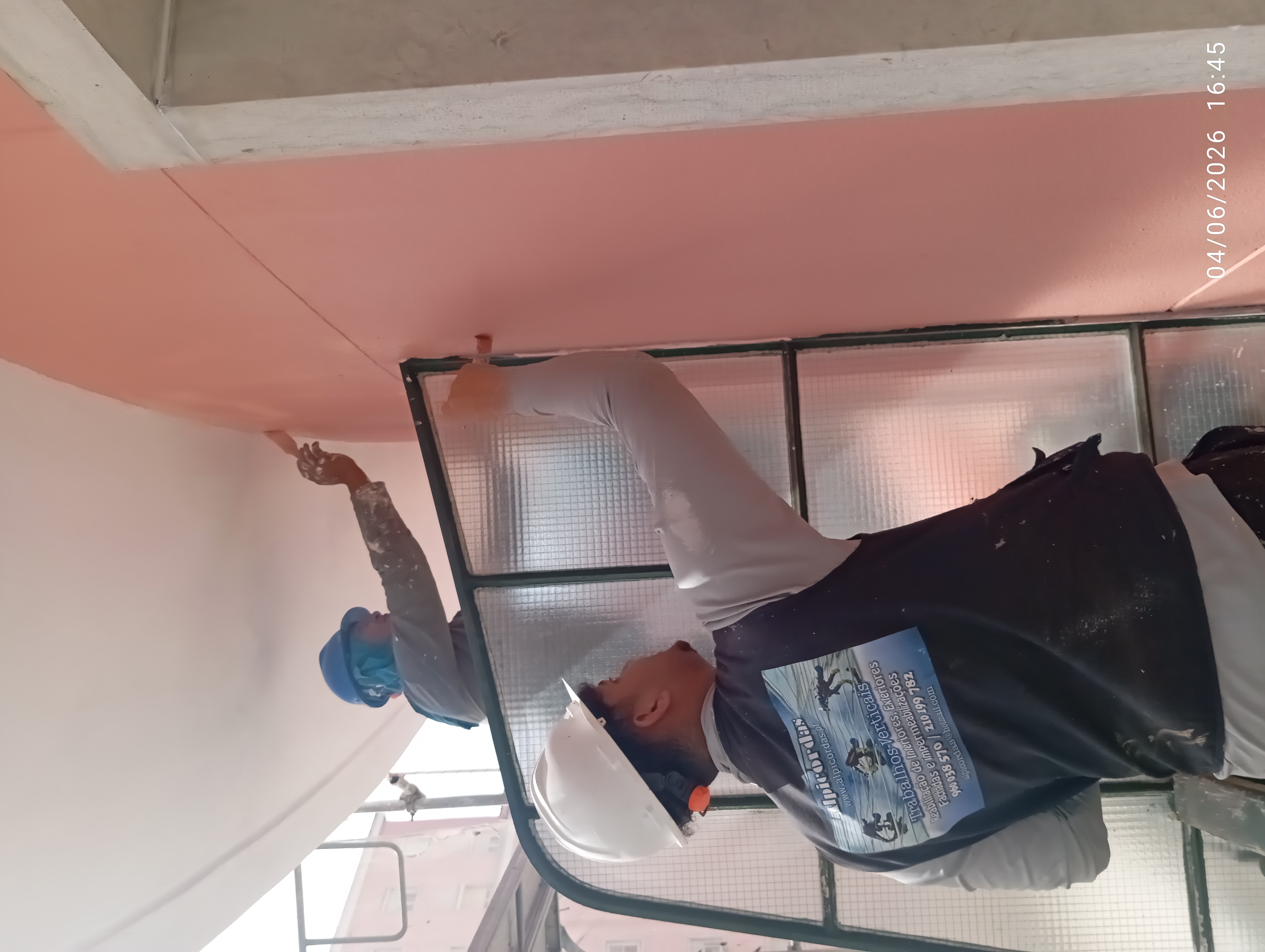 The Akhtar's pintura vertical